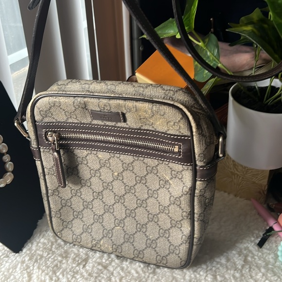 Gucci GG plus monogram Crossbody with the original adjustable Gucci strap - Picture 9 of 15